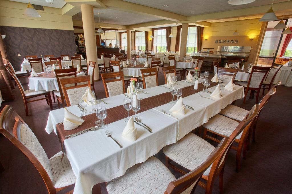 Hotel Perla Bieszczadow Geovita Чорна Екстер'єр фото
